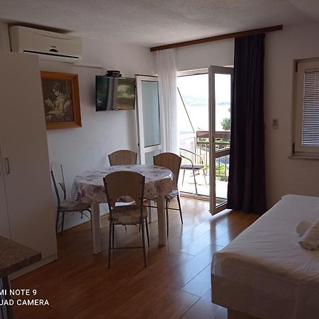 Apartments Mihovil Омиш Номер фото