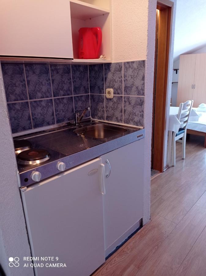 Apartments Mihovil Омиш Экстерьер фото