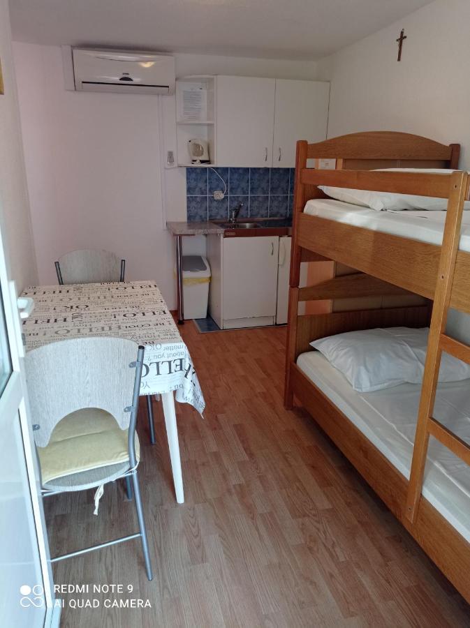 Apartments Mihovil Омиш Экстерьер фото