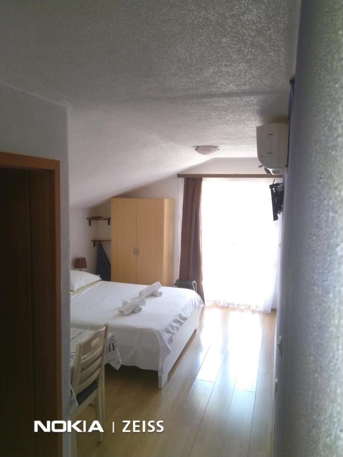 Apartments Mihovil Омиш Экстерьер фото