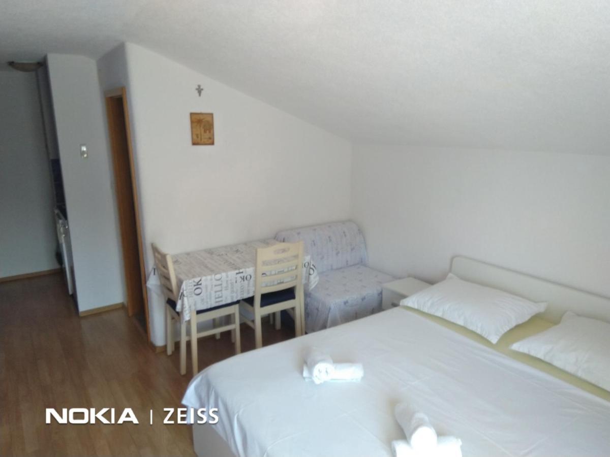 Apartments Mihovil Омиш Экстерьер фото