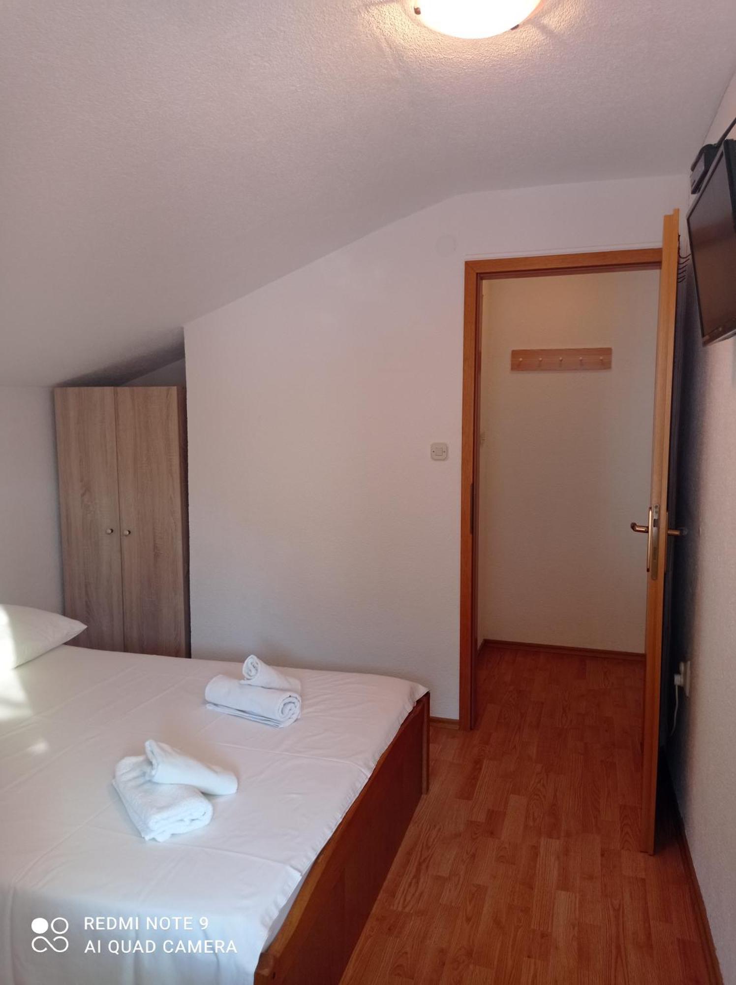Apartments Mihovil Омиш Номер фото