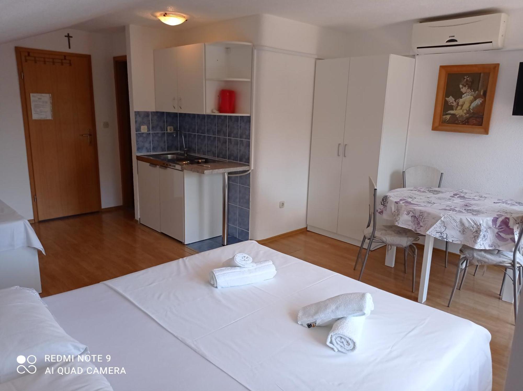 Apartments Mihovil Омиш Номер фото